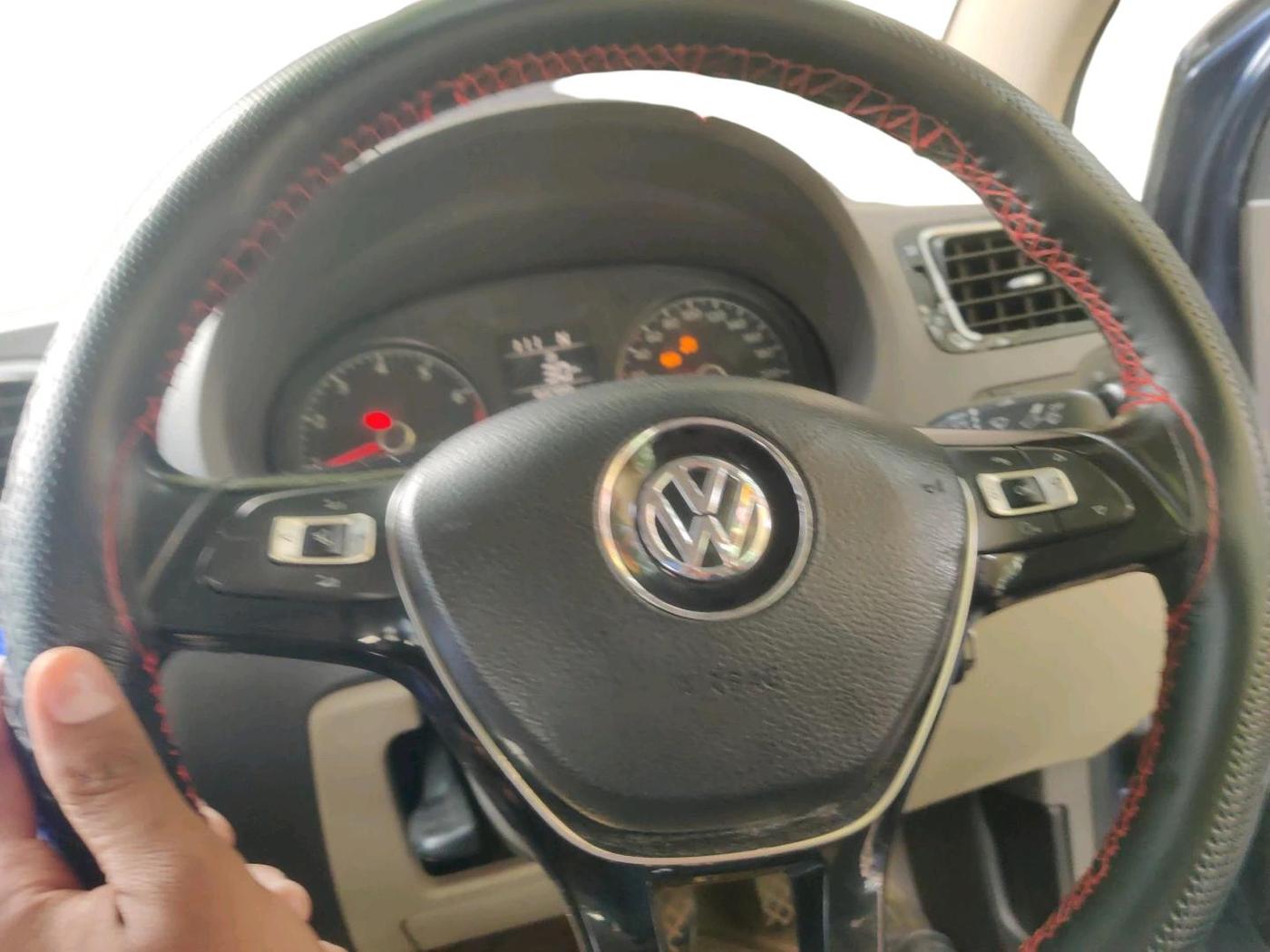 2015 Volkswagen Vento HIGHLINE PETROL AT, Petrol, Automatic, 93,973 km, interior