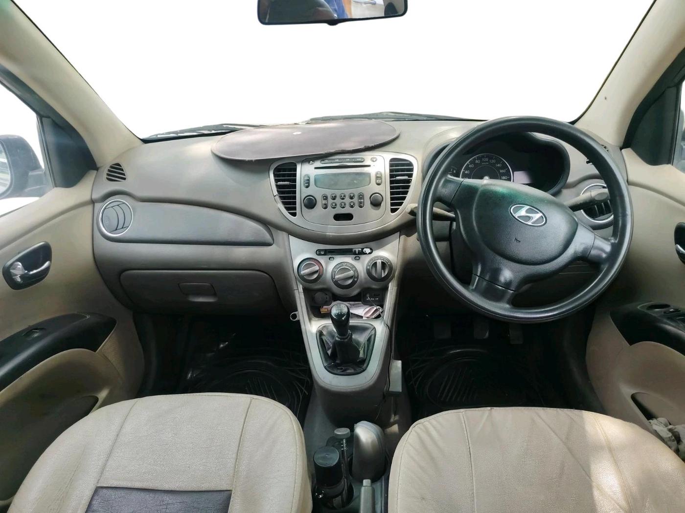 2011 Hyundai i10 SPORTZ 1.2, CNG, Manual, 1,02,347 km, interior