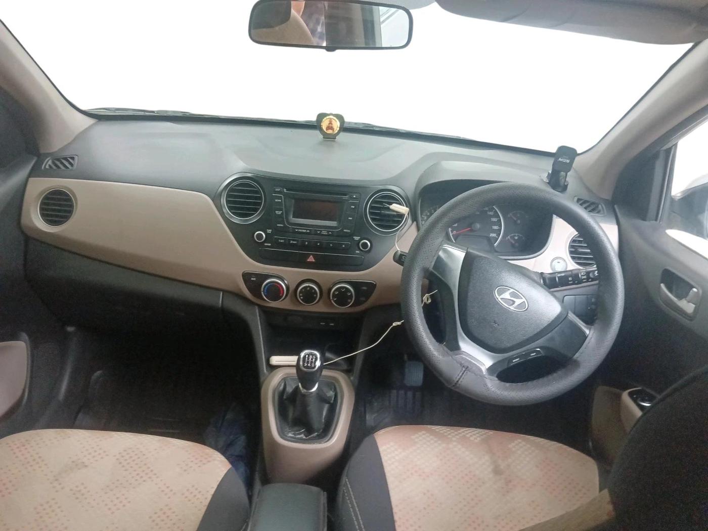 2014 Hyundai Grand i10 SPORTZ 1.2 KAPPA VTVT, Petrol, Manual, 1,25,613 km, interior