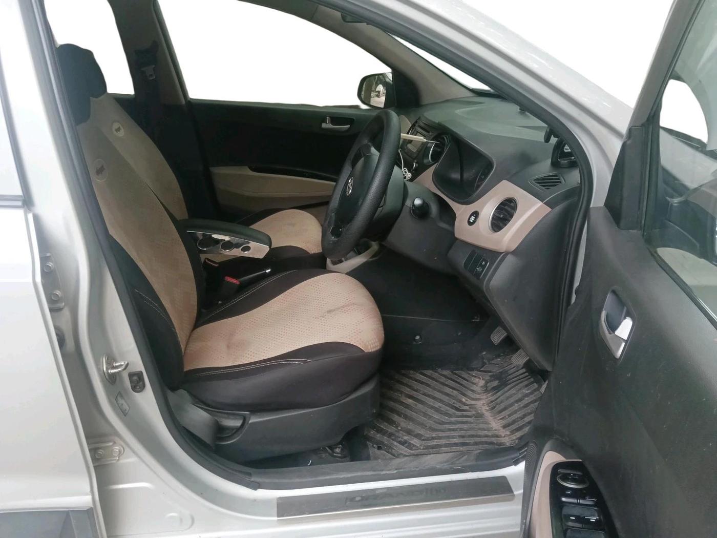 2014 Hyundai Grand i10 SPORTZ 1.2 KAPPA VTVT, Petrol, Manual, 1,25,613 km, interior