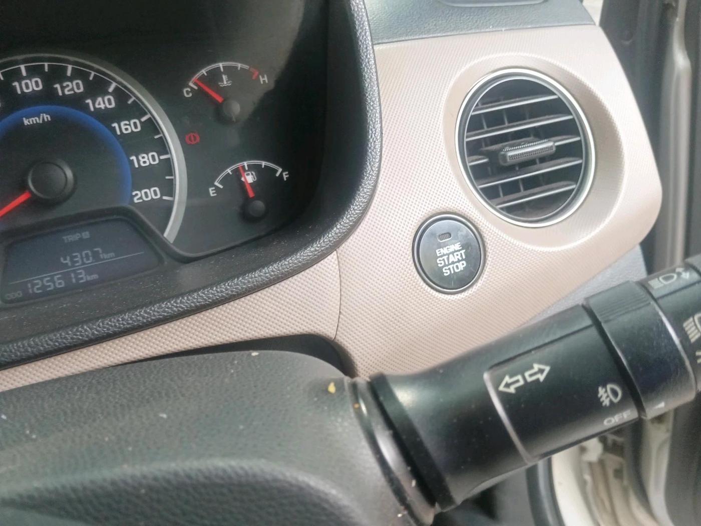 2014 Hyundai Grand i10 SPORTZ 1.2 KAPPA VTVT, Petrol, Manual, 1,25,613 km, interior