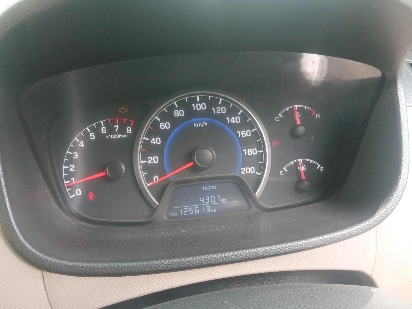 2014 Hyundai Grand i10 SPORTZ 1.2 KAPPA VTVT, Petrol, Manual, 1,25,613 km, interior