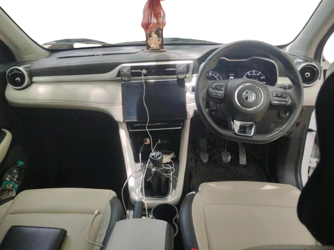 2024 MG ASTOR Shine 1.5 MT (Ivory), Petrol, Manual, 25,056 km, interior