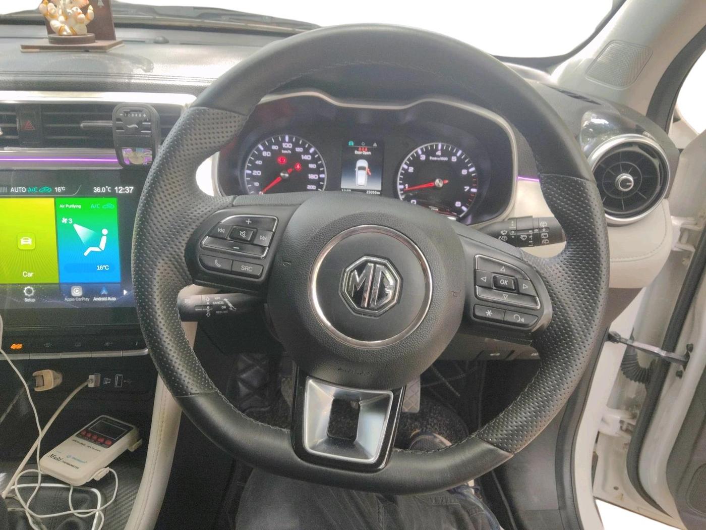 2024 MG ASTOR Shine 1.5 MT (Ivory), Petrol, Manual, 25,056 km, interior