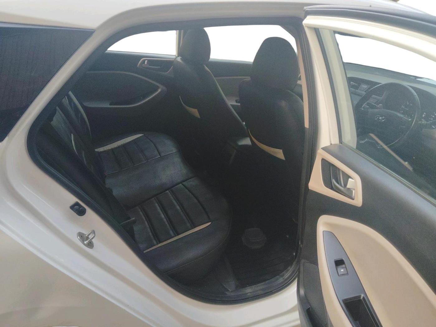 2016 Hyundai Elite i20 ASTA 1.4 CRDI (O), Diesel, Manual, 1,16,472 km, interior