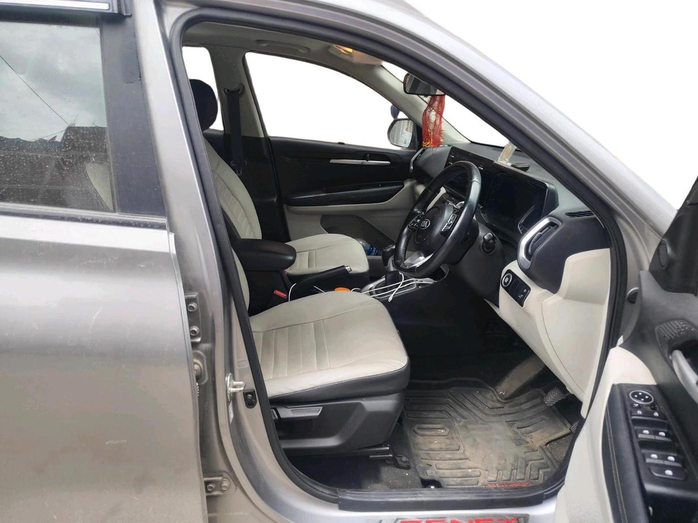 2020 KIA SONET HTX 1.0 IMT, Petrol, Manual, 1,06,141 km, interior