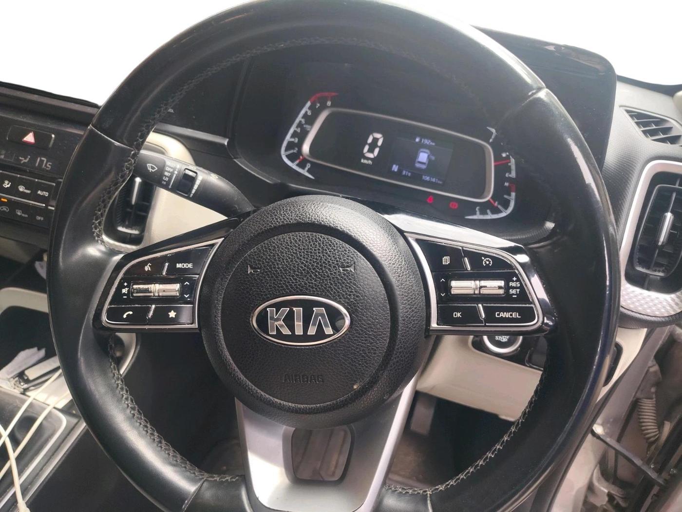 2020 KIA SONET HTX 1.0 IMT, Petrol, Manual, 1,06,141 km, interior