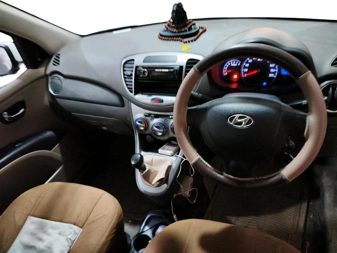 2011 Hyundai i10 MAGNA 1.1, Petrol, Manual, 96,672 km, interior