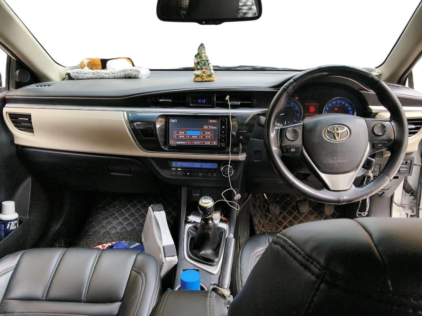 2014 Toyota Corolla Altis G PETROL, CNG, Manual, 1,38,971 km, interior