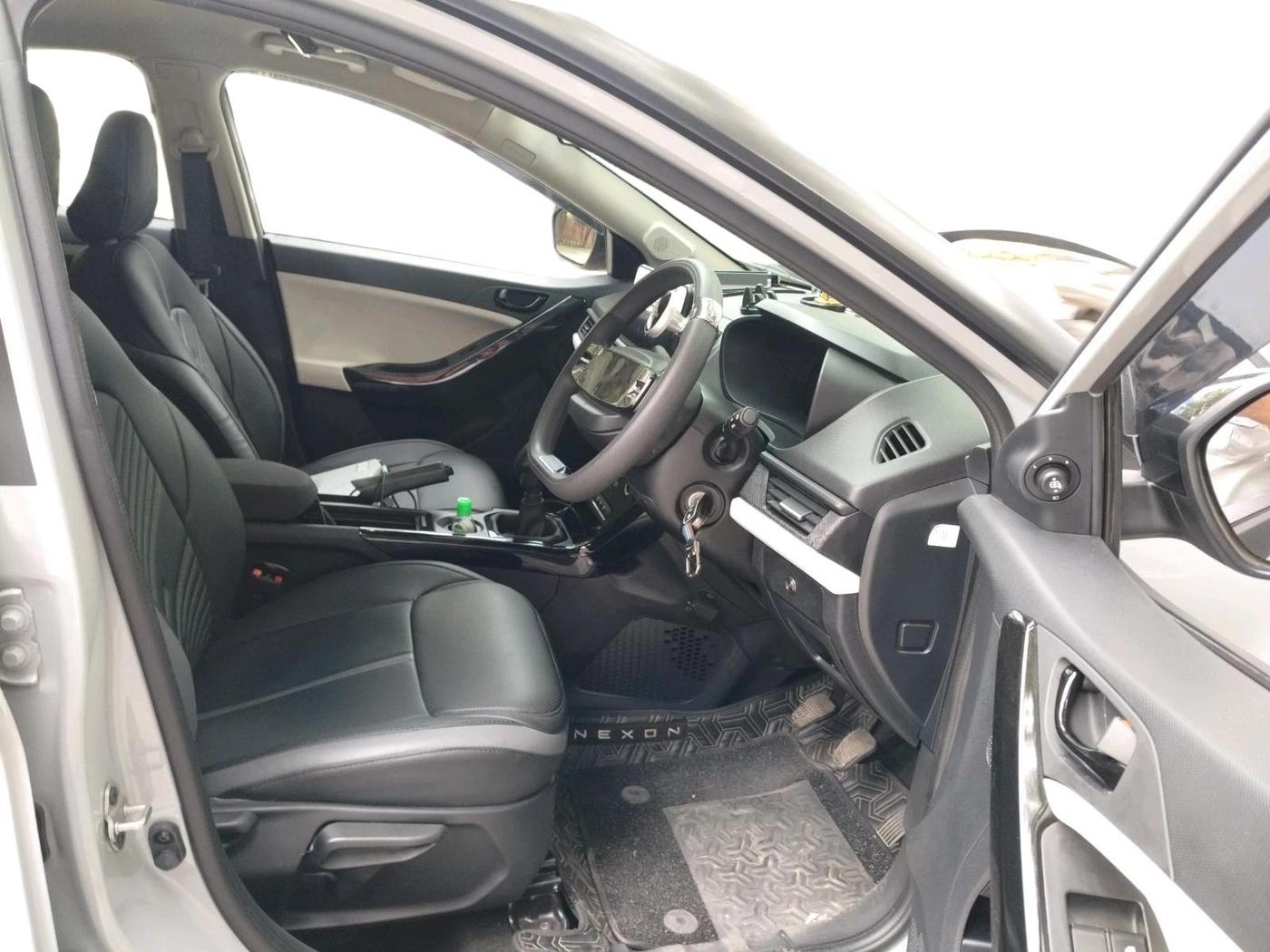 2026 Tata NEXON Pure Plus 1.2 iCNG 6MT, CNG, Manual, 5,288 km, interior