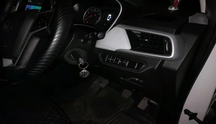 2022 MG HECTOR PLUS SUPER 1.5 PETROL TURBO HYBRID MT 7-STR, Petrol, Manual, 20,063 km, interior