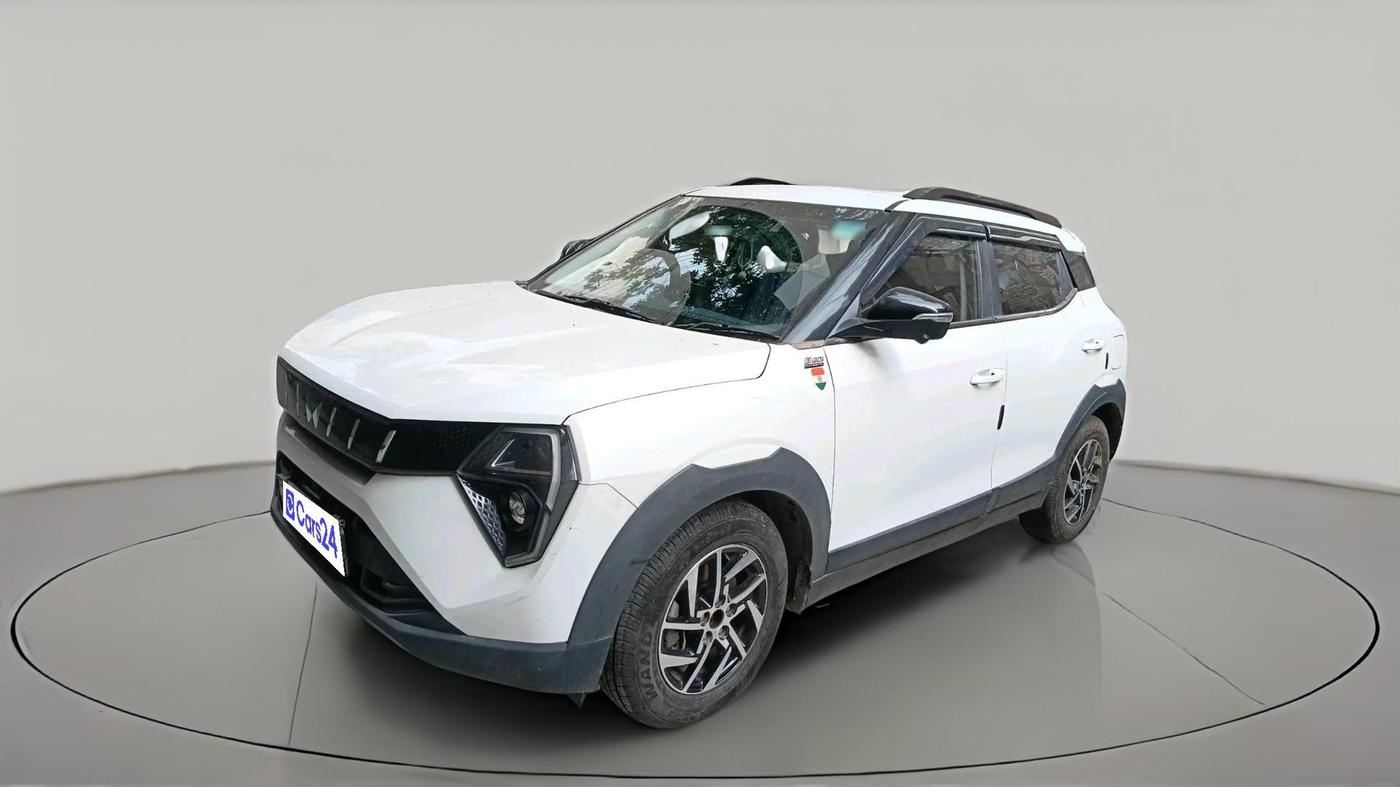 2024 Mahindra XUV 3XO AX5L 1.2 TGDi AT, Petrol, Automatic, 10,988 km, exterior
