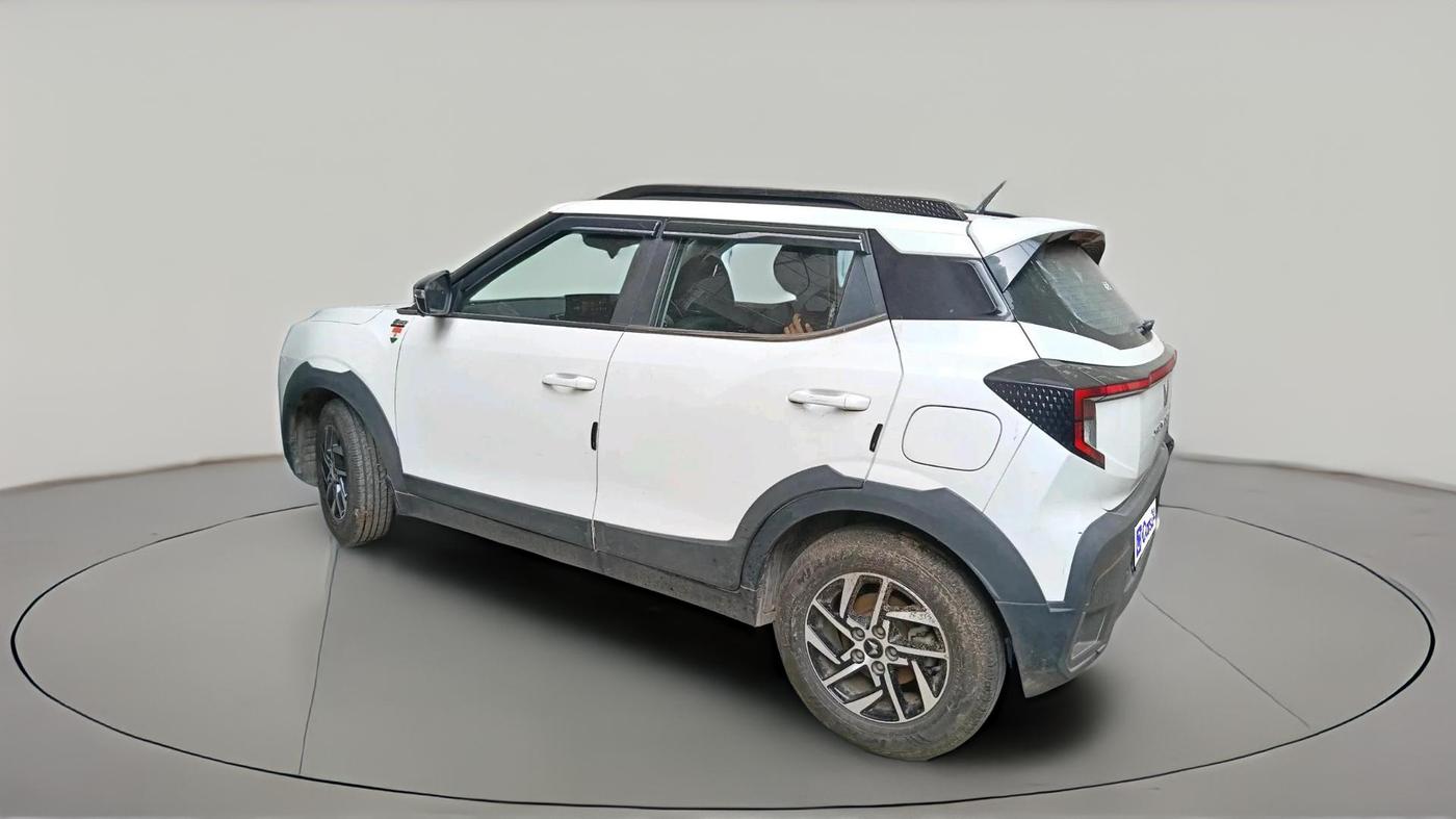 2024 Mahindra XUV 3XO AX5L 1.2 TGDi AT, Petrol, Automatic, 10,988 km, exterior