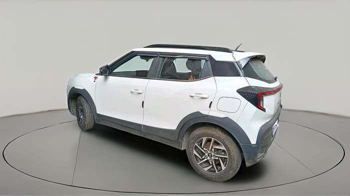 2024 Mahindra XUV 3XO AX5L 1.2 TGDi AT, Petrol, Automatic, 10,988 km, exterior
