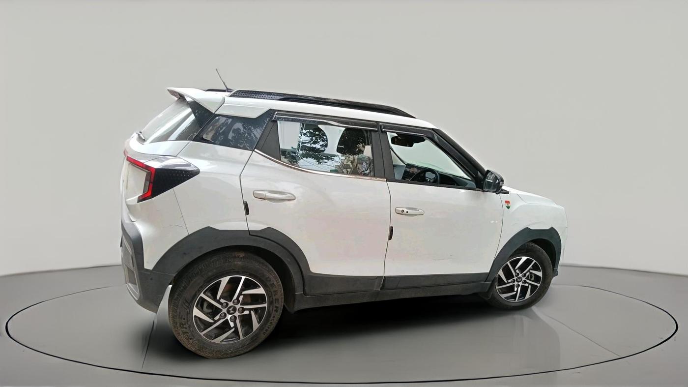 2024 Mahindra XUV 3XO AX5L 1.2 TGDi AT, Petrol, Automatic, 10,988 km, exterior
