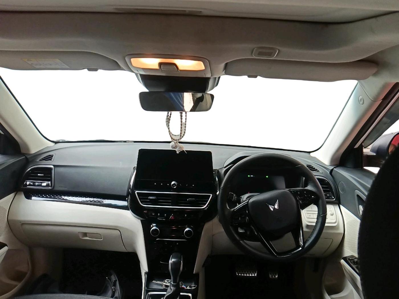 2024 Mahindra XUV 3XO AX5L 1.2 TGDi AT, Petrol, Automatic, 10,988 km, interior