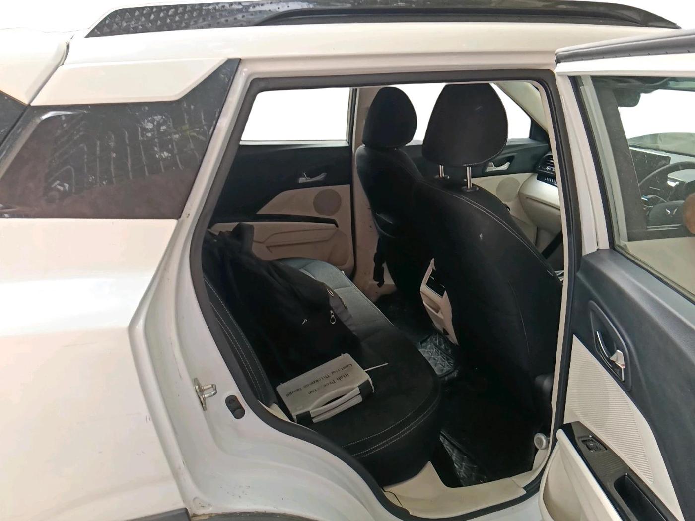 2024 Mahindra XUV 3XO AX5L 1.2 TGDi AT, Petrol, Automatic, 10,988 km, interior