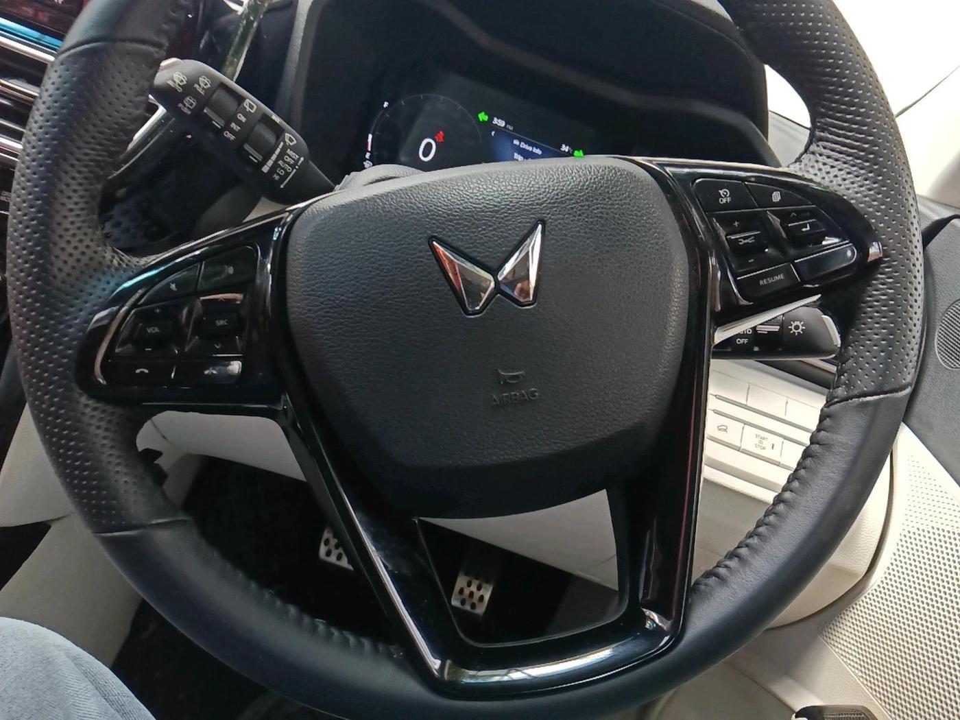 2024 Mahindra XUV 3XO AX5L 1.2 TGDi AT, Petrol, Automatic, 10,988 km, interior