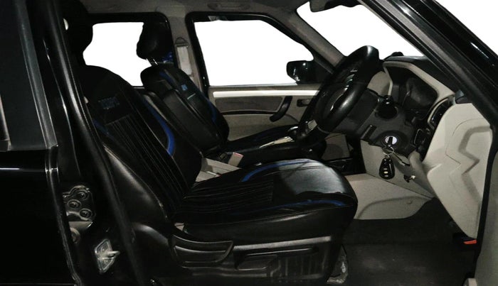 2016 Mahindra Scorpio S10, Diesel, Manual, 74,807 km, interior