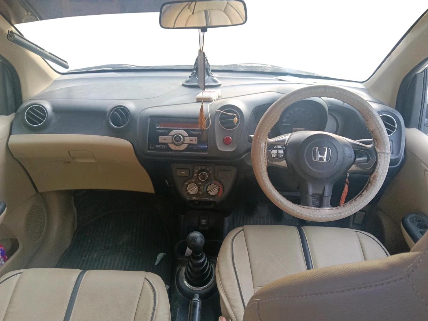 2015 Honda Amaze 1.2L I-VTEC S, CNG, Manual, 1,21,665 km, interior