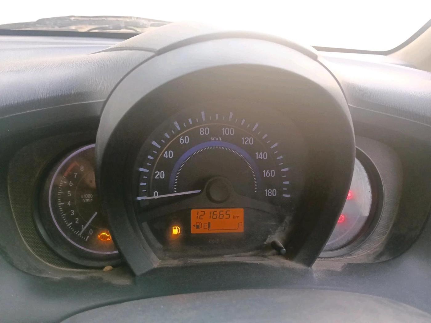 2015 Honda Amaze 1.2L I-VTEC S, CNG, Manual, 1,21,665 km, interior