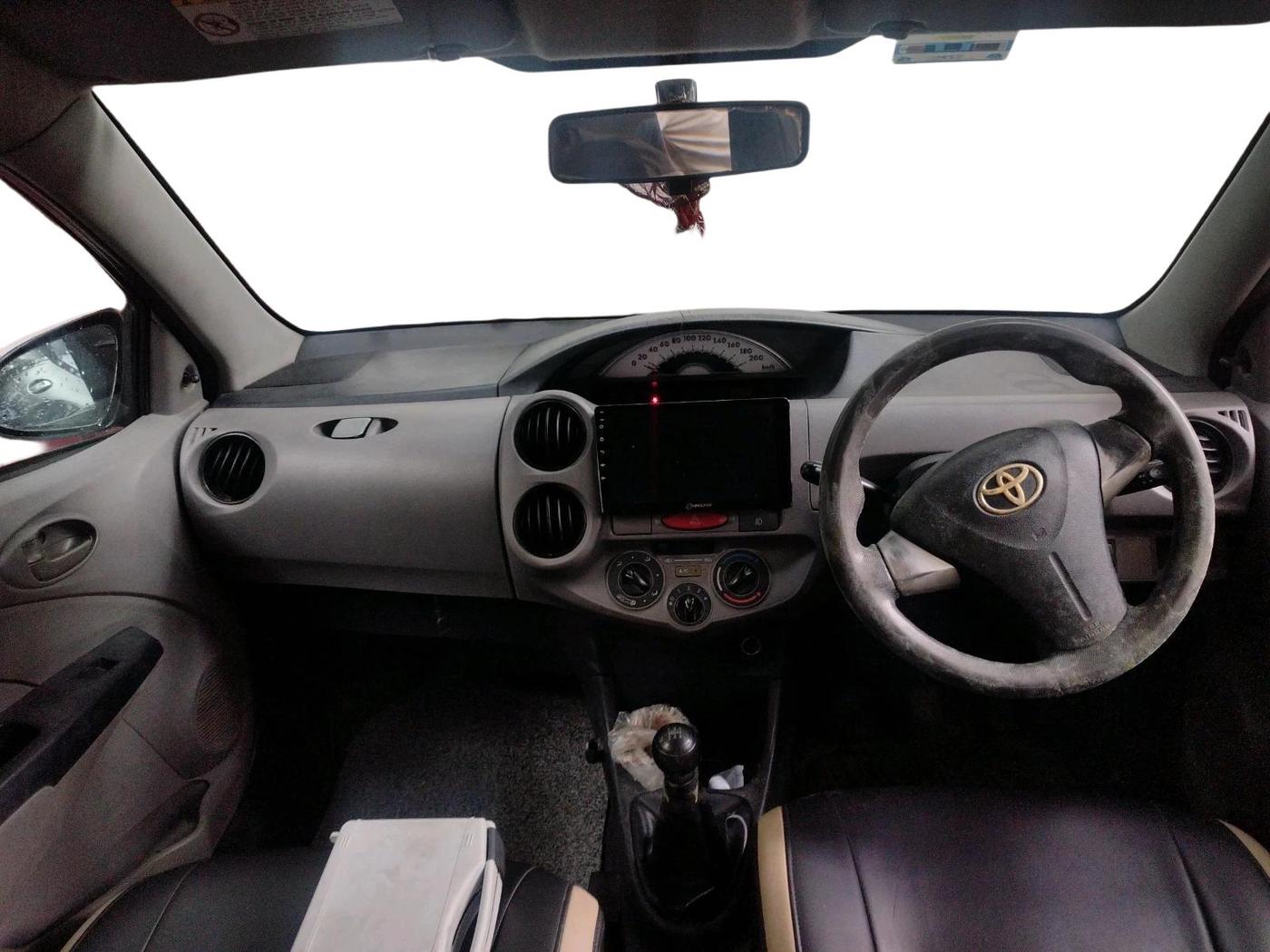 2011 Toyota Etios Liva G, Petrol, Manual, 1,02,252 km, interior