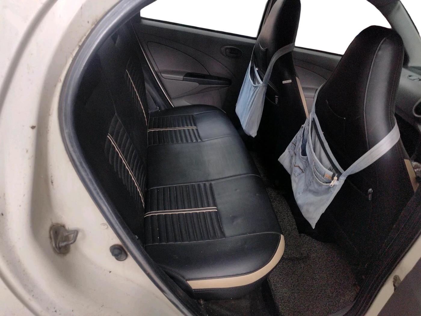 2011 Toyota Etios Liva G, Petrol, Manual, 1,02,252 km, interior