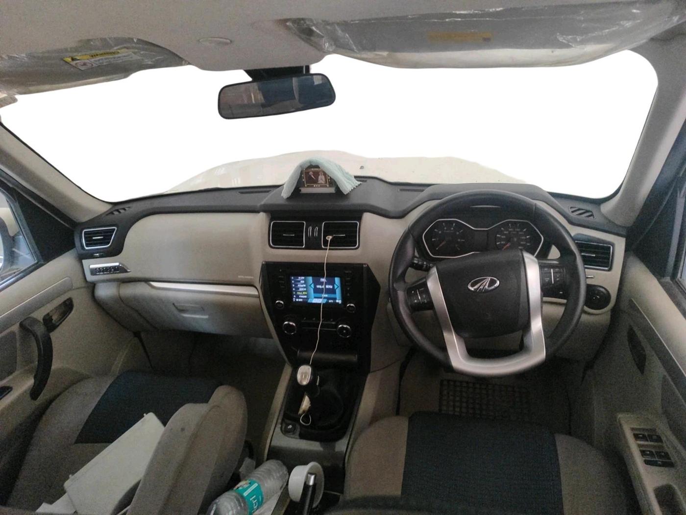 2017 Mahindra Scorpio S10 1.99 INTELLI-HYBRID, Diesel, Manual, 56,736 km, interior