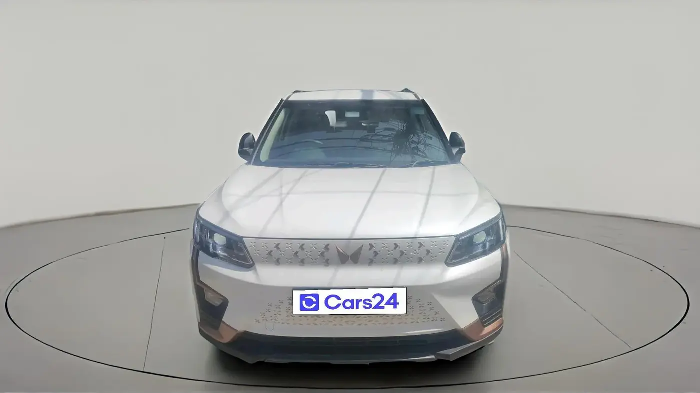 2025 Mahindra XUV400 EL Pro 39.4 KWH, Electric, Automatic, 11,869 km, exterior