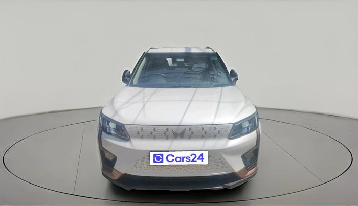 2025 Mahindra XUV400 EL Pro 39.4 KWH, Electric, Automatic, 11,869 km, exterior