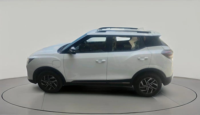 2025 Mahindra XUV400 EL Pro 39.4 KWH, Electric, Automatic, 11,869 km, exterior
