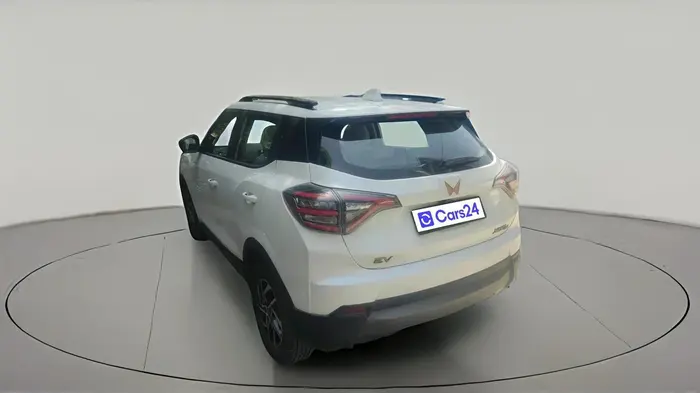 2025 Mahindra XUV400 EL Pro 39.4 KWH, Electric, Automatic, 11,869 km, exterior