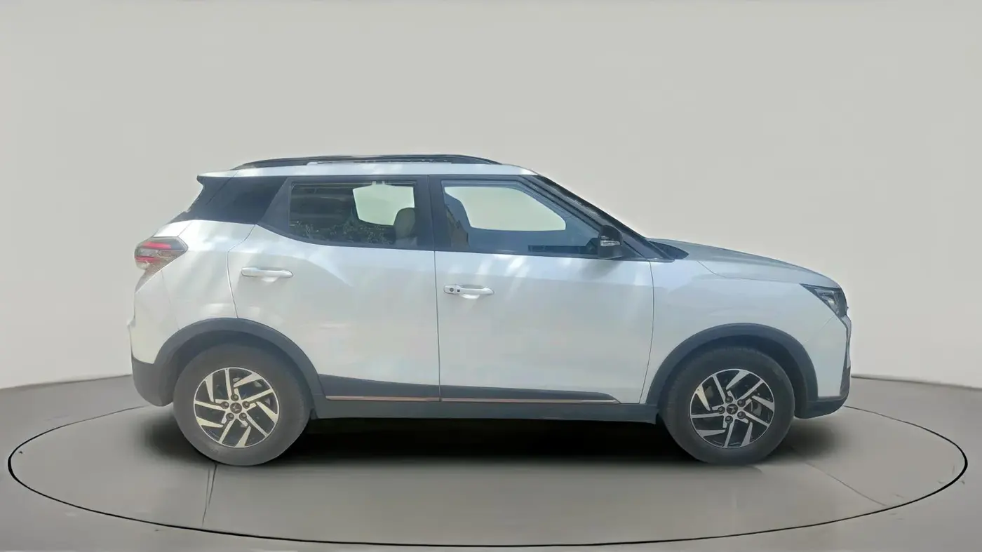 2025 Mahindra XUV400 EL Pro 39.4 KWH, Electric, Automatic, 11,869 km, exterior