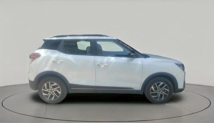 2025 Mahindra XUV400 EL Pro 39.4 KWH, Electric, Automatic, 11,869 km, exterior