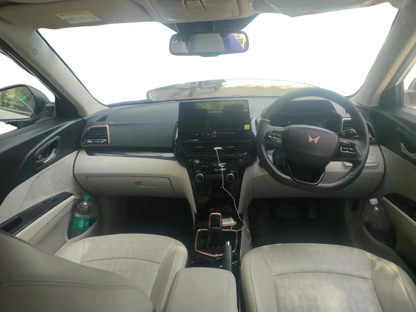 2025 Mahindra XUV400 EL Pro 39.4 KWH, Electric, Automatic, 11,869 km, interior