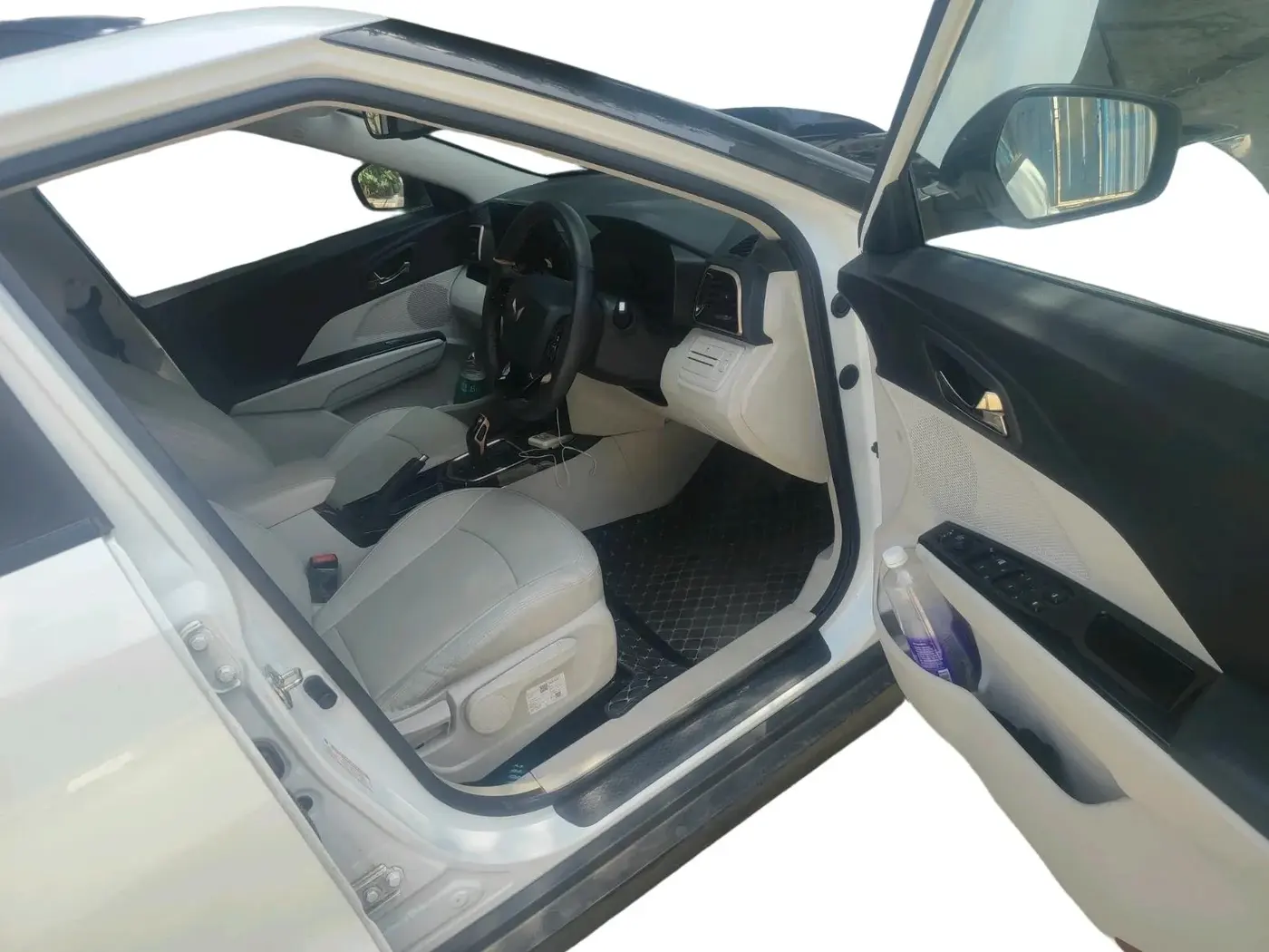 2025 Mahindra XUV400 EL Pro 39.4 KWH, Electric, Automatic, 11,869 km, interior