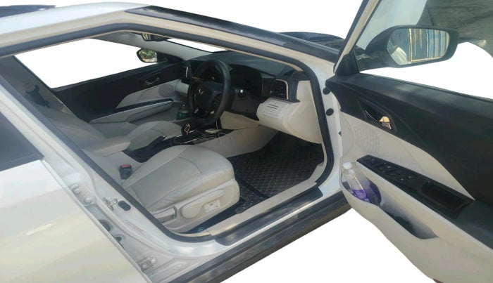 2025 Mahindra XUV400 EL Pro 39.4 KWH, Electric, Automatic, 11,869 km, interior