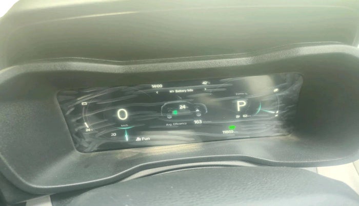 2025 Mahindra XUV400 EL Pro 39.4 KWH, Electric, Automatic, 11,869 km, interior