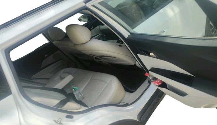 2025 Mahindra XUV400 EL Pro 39.4 KWH, Electric, Automatic, 11,869 km, interior