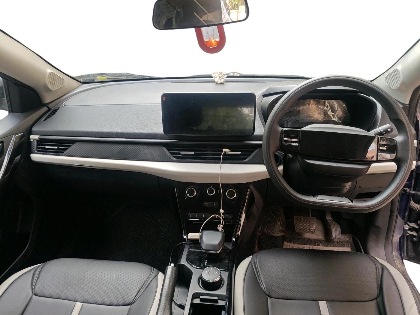 2025 Tata NEXON Pure Plus (S) 1.2 Petrol 6AMT, Petrol, Automatic, 10,796 km, interior