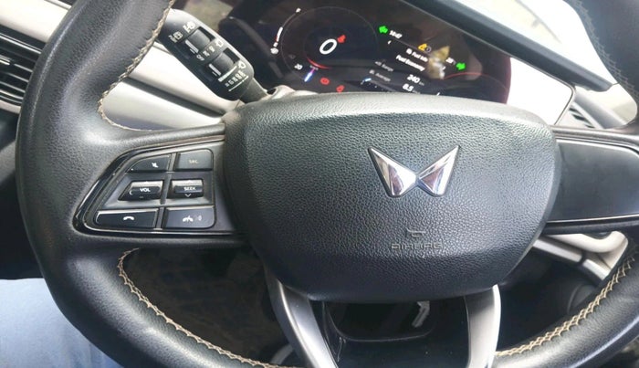 2022 Mahindra XUV700 AX 5 P MT 5 STR, Petrol, Manual, 51,507 km, interior