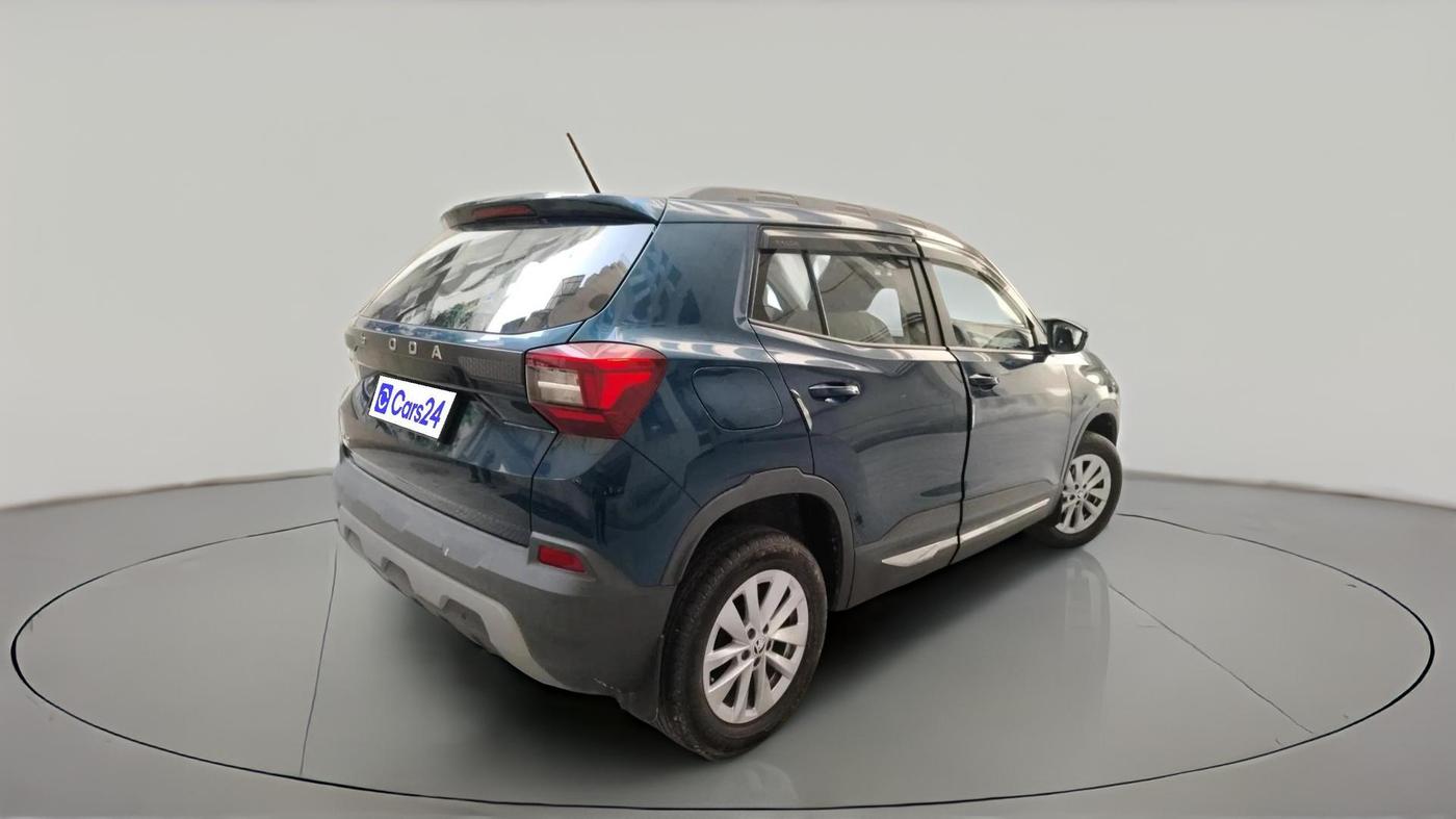 2025 Skoda Kylaq Signature AT, Petrol, Automatic, 2,731 km, exterior
