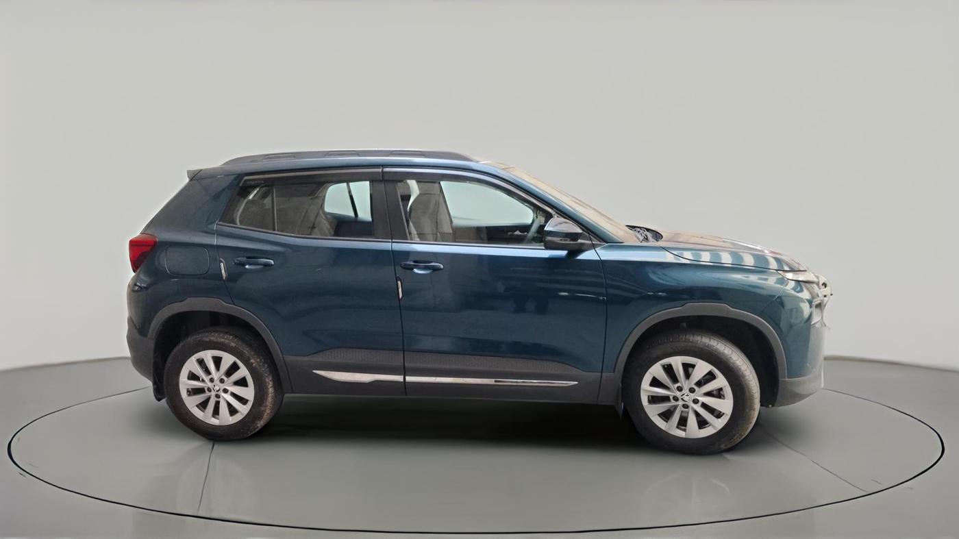 2025 Skoda Kylaq Signature AT, Petrol, Automatic, 2,731 km, exterior