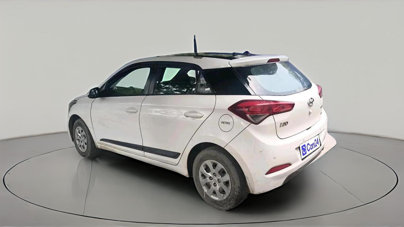 2016 Hyundai Elite i20 SPORTZ 1.2, CNG, Manual, 1,10,935 km, exterior