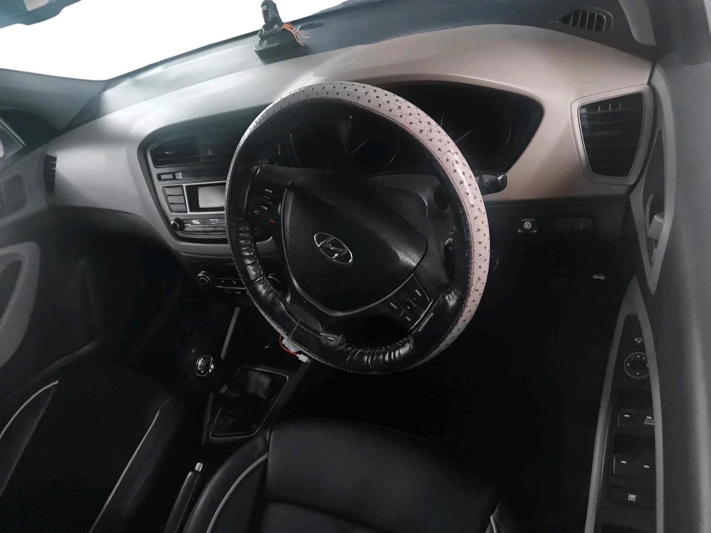 2016 Hyundai Elite i20 SPORTZ 1.2, CNG, Manual, 1,10,935 km, interior