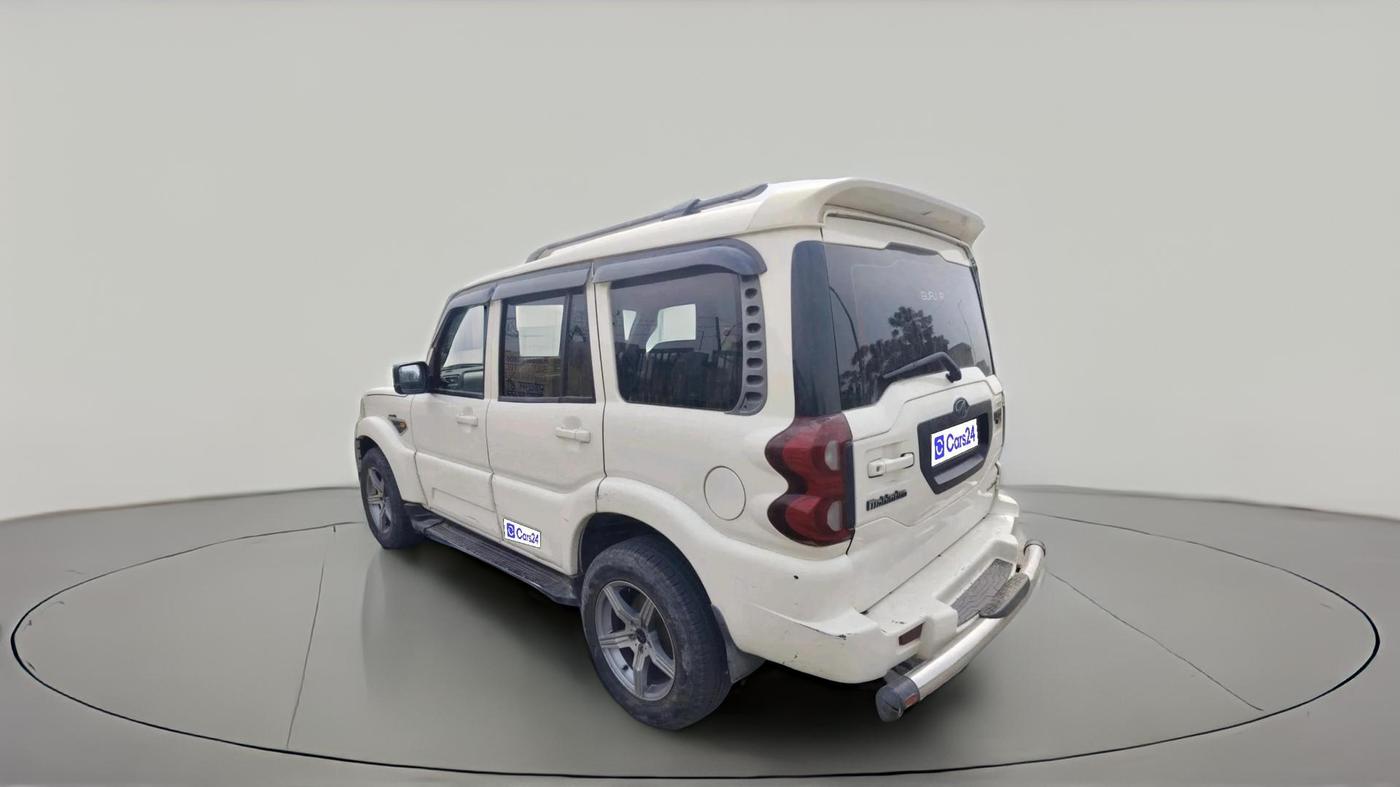 2017 Mahindra Scorpio S6 PLUS 1.99 INTELLI-HYBRID, Diesel, Manual, 1,03,732 km, exterior