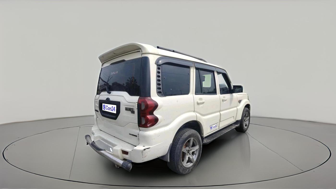 2017 Mahindra Scorpio S6 PLUS 1.99 INTELLI-HYBRID, Diesel, Manual, 1,03,732 km, exterior