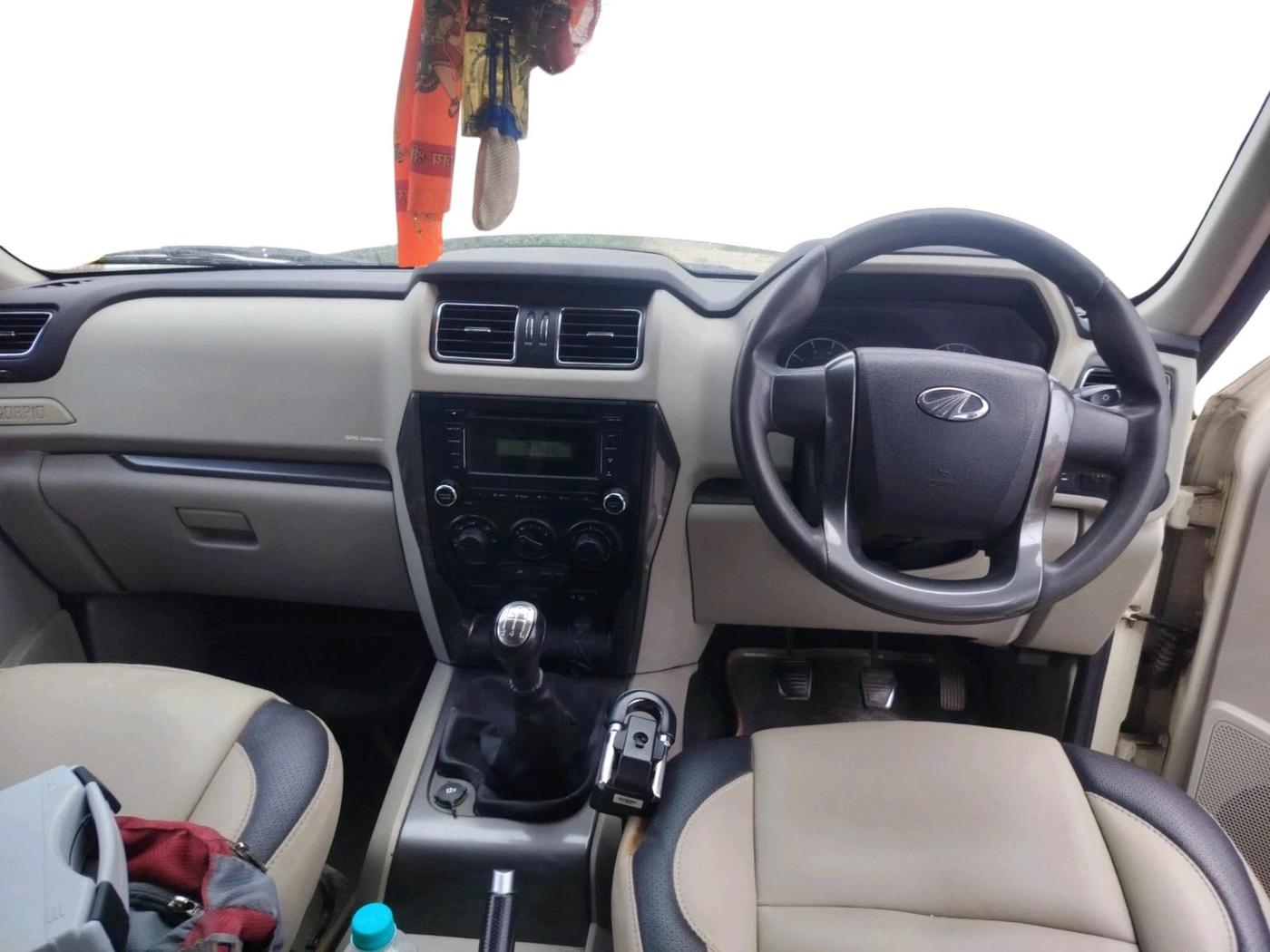 2017 Mahindra Scorpio S6 PLUS 1.99 INTELLI-HYBRID, Diesel, Manual, 1,03,732 km, interior