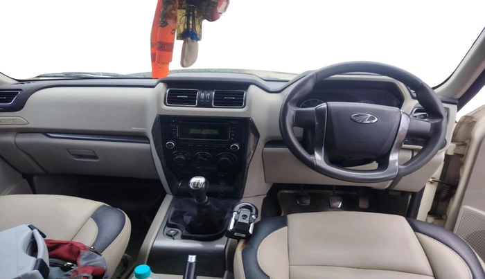 2017 Mahindra Scorpio S6 PLUS 1.99 INTELLI-HYBRID, Diesel, Manual, 1,03,732 km, interior