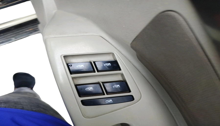 2017 Mahindra Scorpio S6 PLUS 1.99 INTELLI-HYBRID, Diesel, Manual, 1,03,732 km, interior